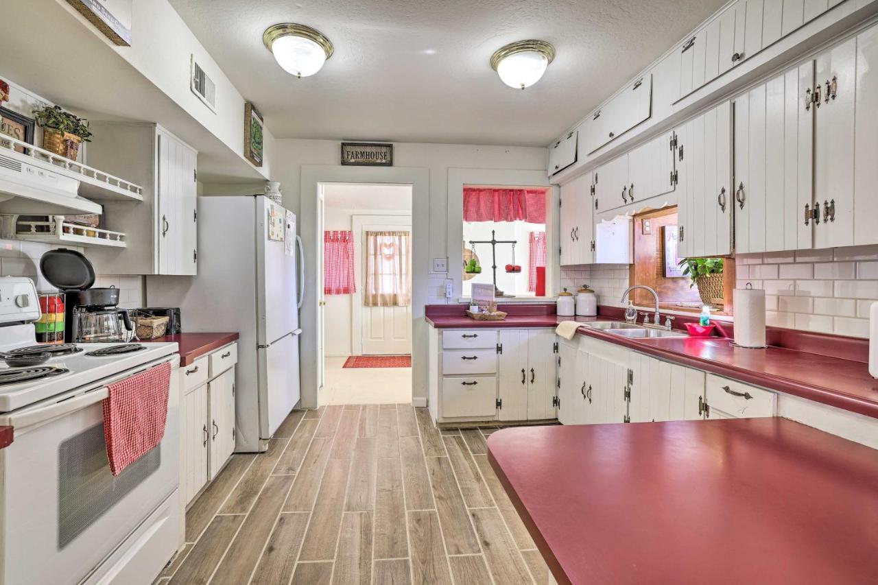 1-Acre Farmhouse - 2 Miles To Phoenix Raceway Goodyear Exterior photo
