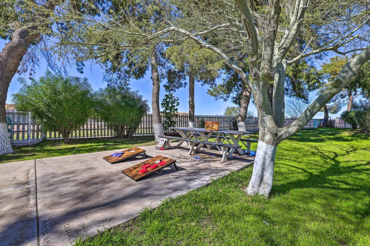 1-Acre Farmhouse - 2 Miles To Phoenix Raceway Goodyear Exterior photo